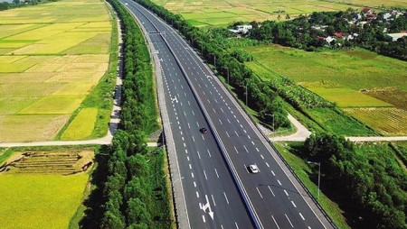 Chính phủ thúc đẩy hoàn thiện mạng lưới cao tốc