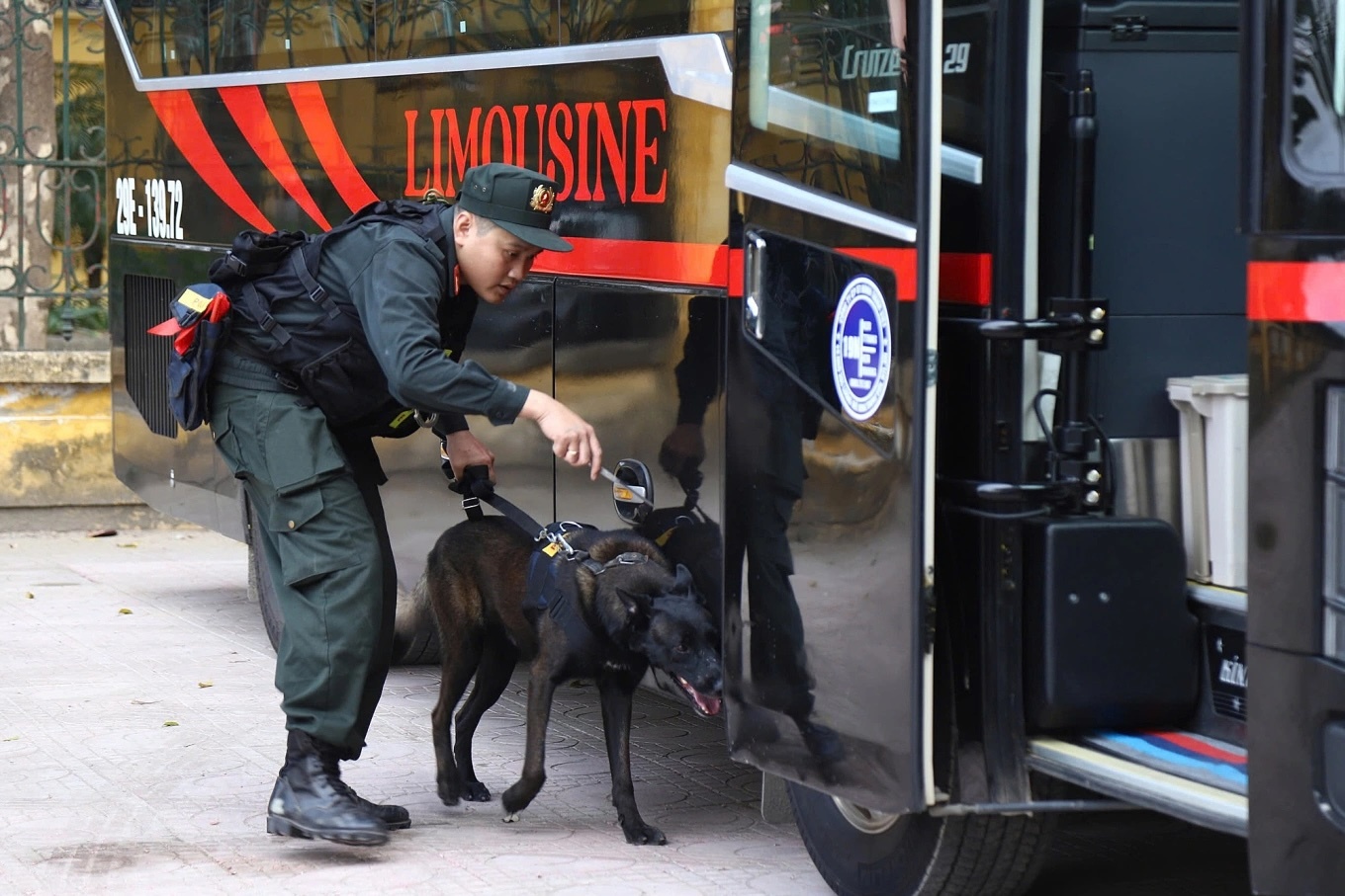 Lực lượng bắn tỉa đặc nhiệm triển khai thế trận bảo vệ tuyệt đối Đại hội Đảng XIV