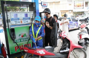 Giá xăng giảm nhẹ, giá dầu tăng từ 15h ngày 22/1