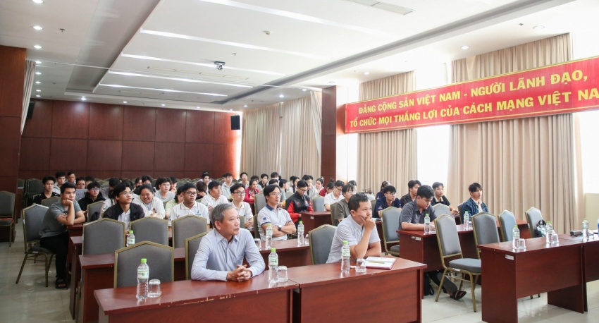 Sinh viên PVU cập nhật công nghệ khoan tuần hoàn liên tục - giải pháp cho giếng khoan phức tạp