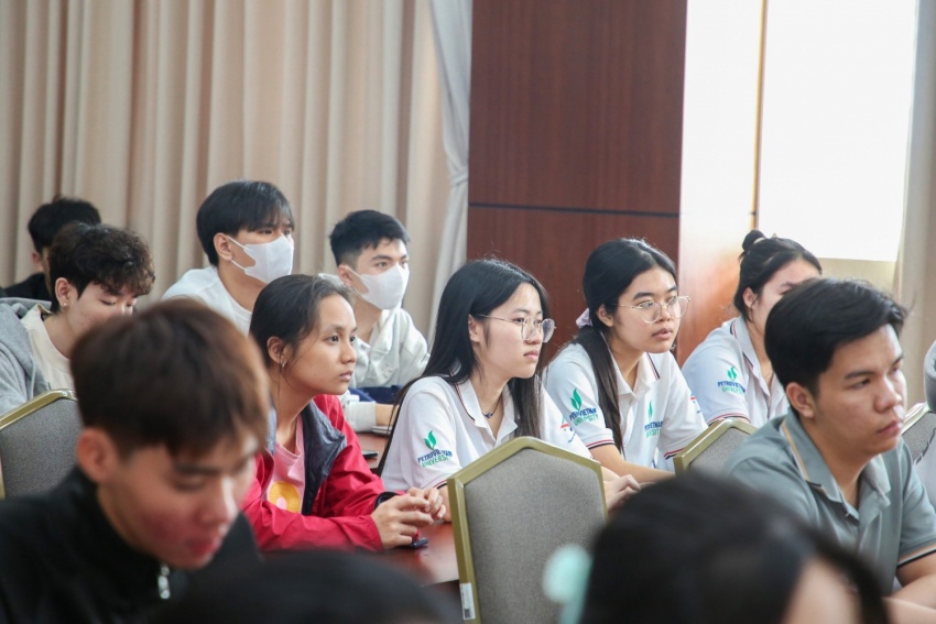 Sinh viên PVU cập nhật công nghệ khoan tuần hoàn liên tục - giải pháp cho giếng khoan phức tạp