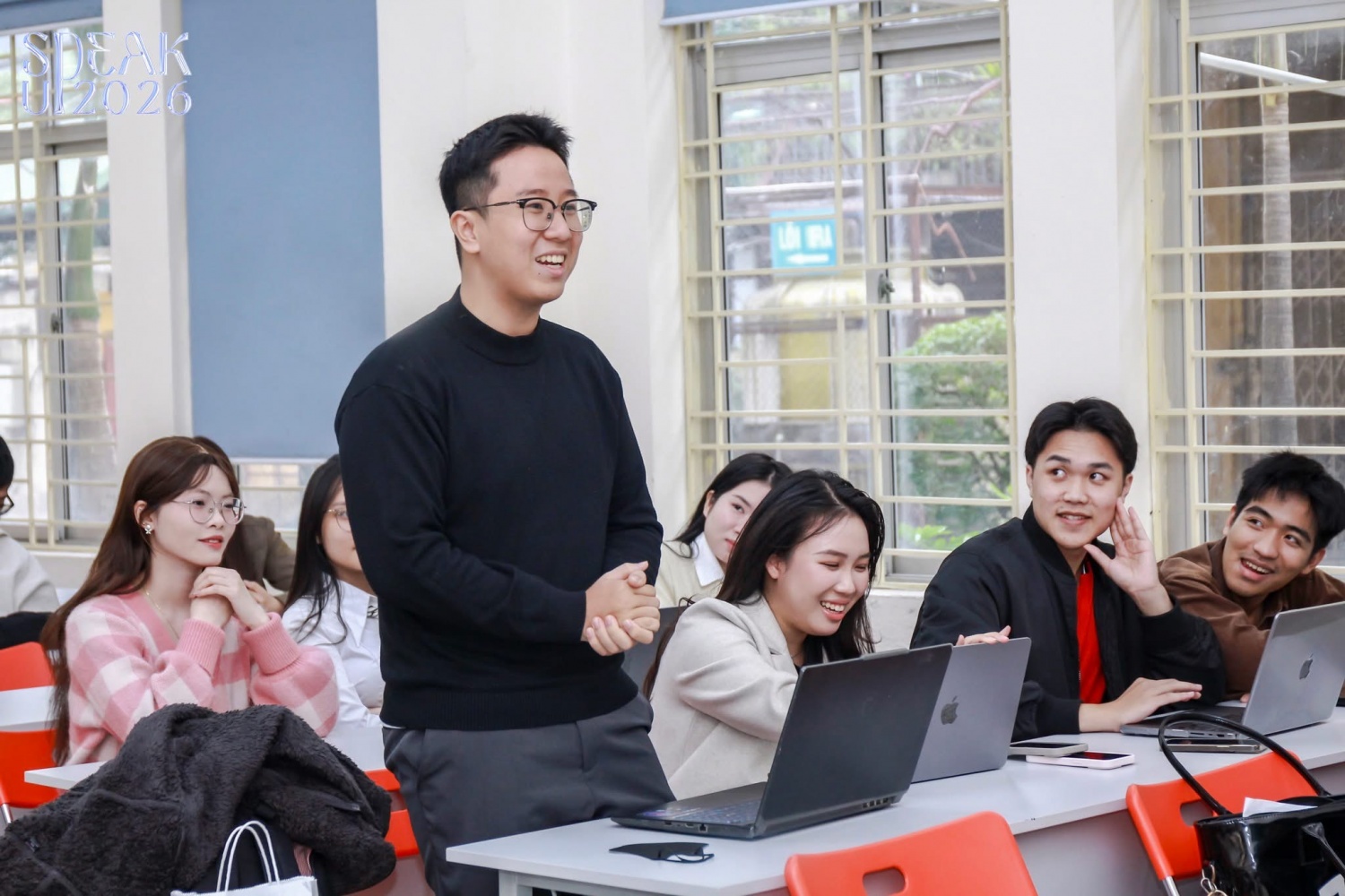 Sau khi hoàn thành việc tư duy, mỗi thí sinh đều tự tin đưa ra các quan điểm của mình với đề tài được giao. 