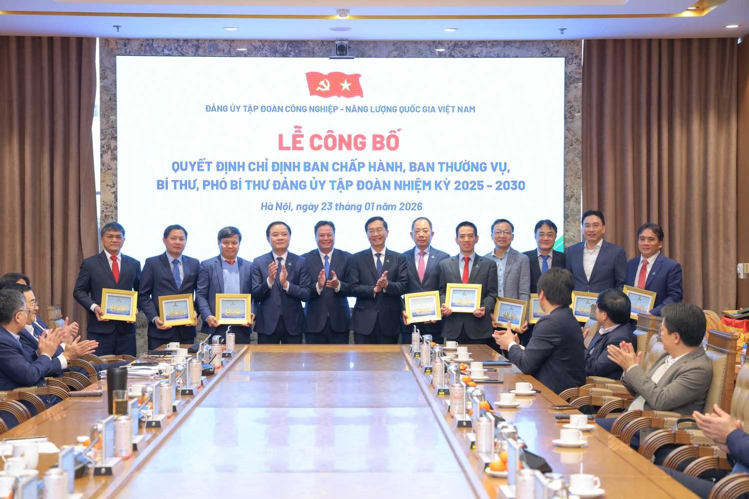 Công bố và trao quyết định Bí thư, Phó Bí thư, Ban Chấp hành Đảng bộ Petrovietnam nhiệm kỳ 2025 - 2030 Công bố và trao quyết định Bí thư, Phó Bí thư, Ban Chấp hành Đảng bộ Petrovietnam nhiệm kỳ 2025 - 2030