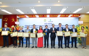 Công đoàn Petrovietnam khen thưởng nhiều tập thể, cá nhân tiêu biểu năm 2025