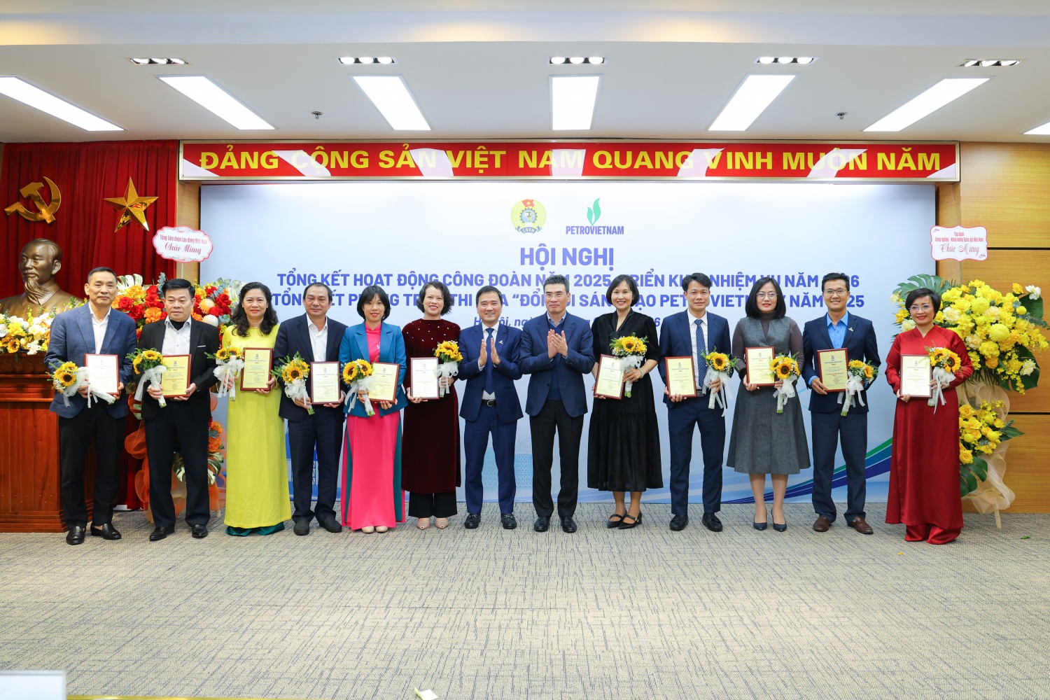 C&ocirc;ng đo&agrave;n Petrovietnam khen thưởng nhiều tập thể, c&aacute; nh&acirc;n ti&ecirc;u biểu năm 2025