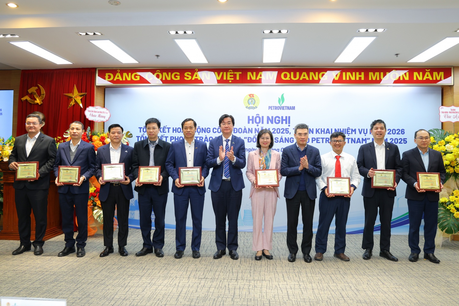C&ocirc;ng đo&agrave;n Petrovietnam khen thưởng nhiều tập thể, c&aacute; nh&acirc;n ti&ecirc;u biểu năm 2025