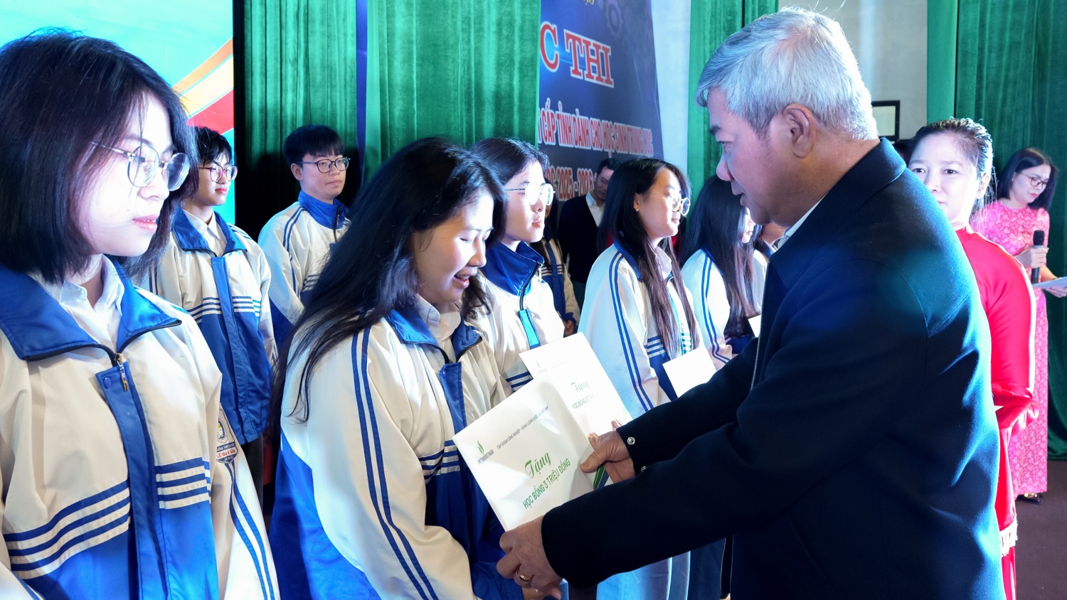 Petrovietnam góp phần phát triển giáo dục và lan tỏa tinh thần Petrovietnam góp phần phát triển giáo dục và lan tỏa tinh thần