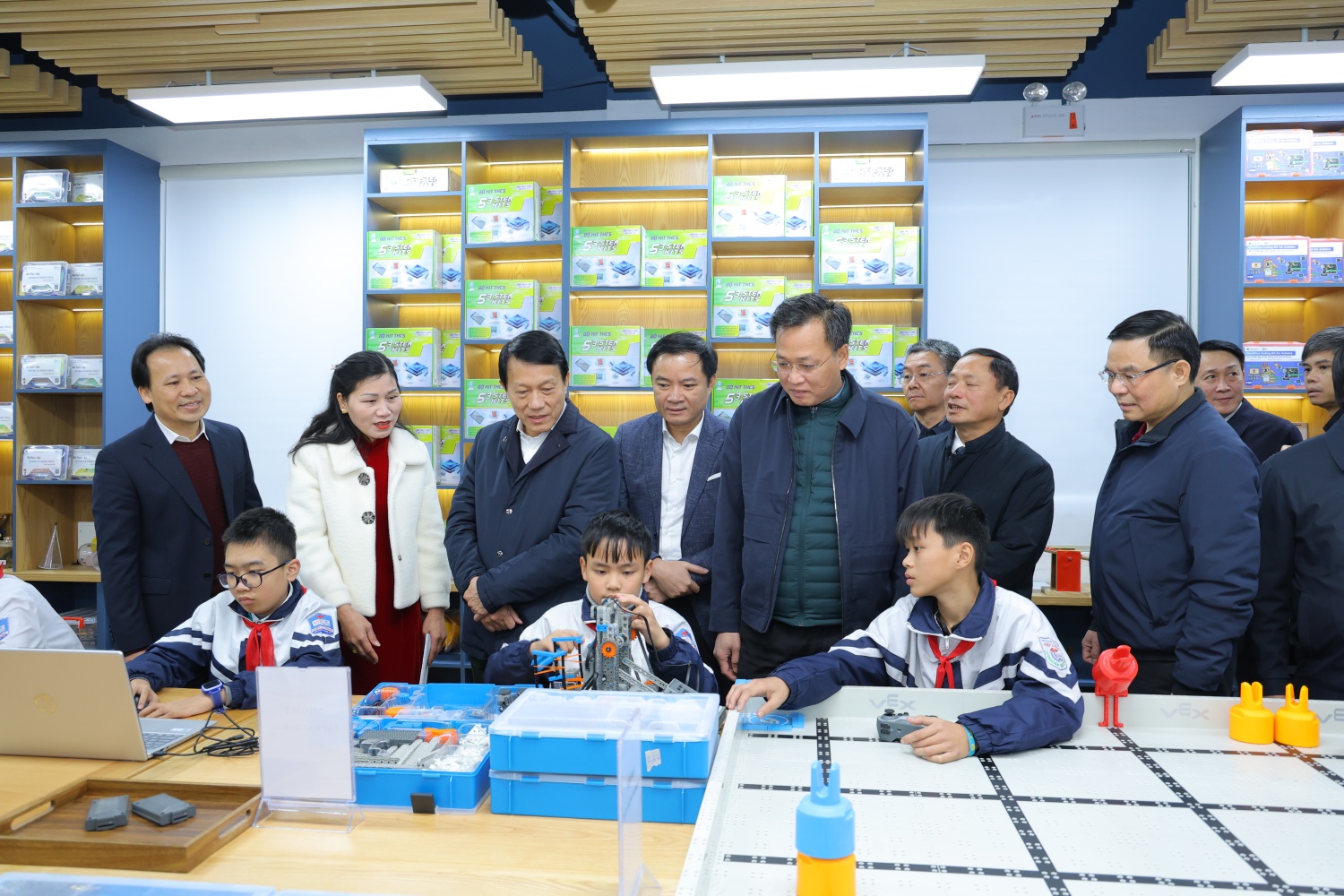 Petrovietnam đồng hành cùng nhân dân xã Hiệp Cường đón Xuân gắn kết - Tết nghĩa tình Petrovietnam đồng hành cùng nhân dân xã Hiệp Cường đón Xuân gắn kết Tết nghĩa tình