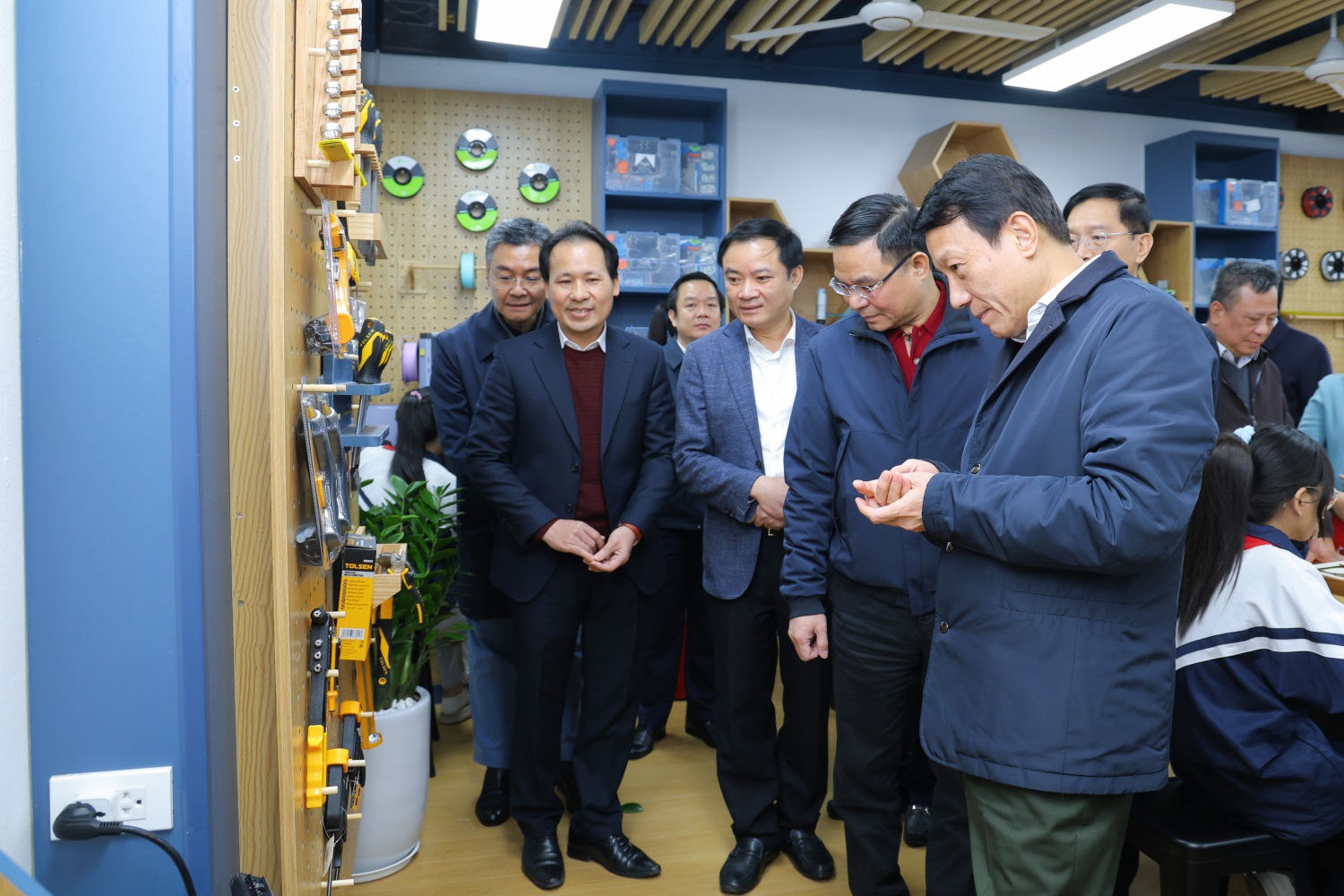 Petrovietnam đồng hành cùng nhân dân xã Hiệp Cường đón Xuân gắn kết - Tết nghĩa tình Petrovietnam đồng hành cùng nhân dân xã Hiệp Cường đón Xuân gắn kết Tết nghĩa tình