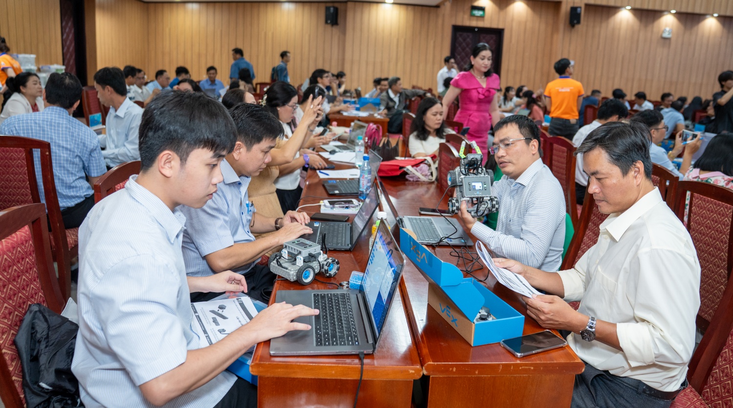 Nâng cao kiến thức, kỹ năng triển khai giáo dục STEM cho giáo viên khu vực Nam Bộ