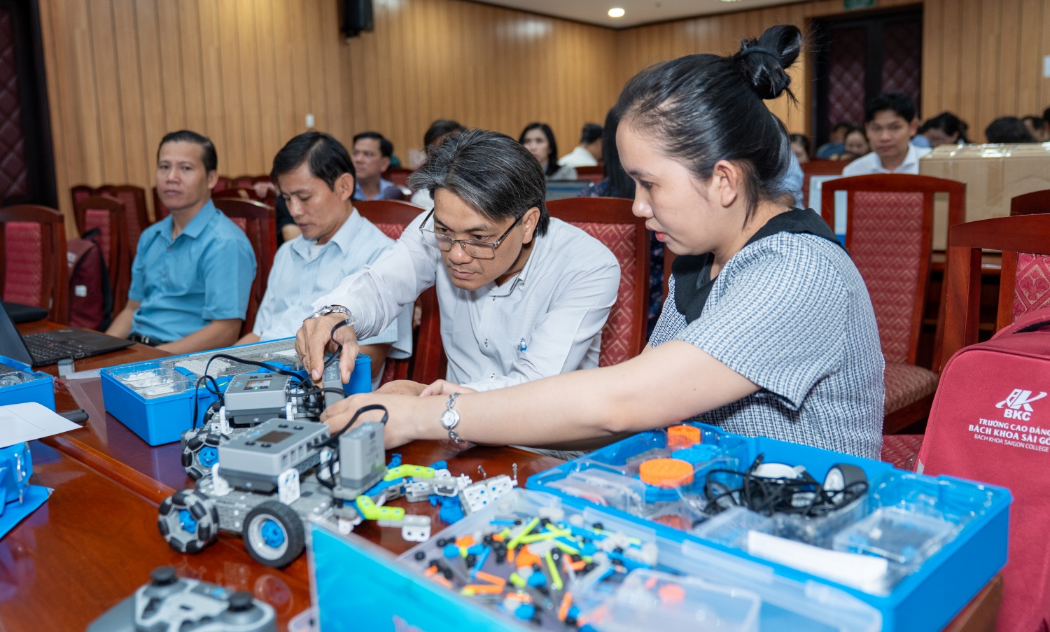 Nâng cao kiến thức, kỹ năng triển khai giáo dục STEM cho giáo viên khu vực Nam Bộ