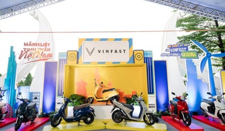 VinFast đạt doanh số kỷ lục 406.453 xe, dẫn đầu thị trường xe máy điện Việt Nam năm 2025