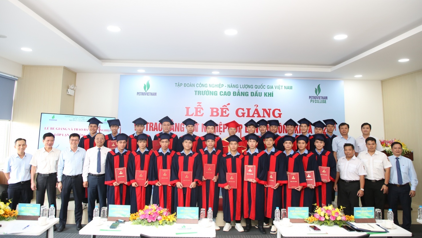 PV College trao bằng tốt nghiệp cho 24 học sinh lớp Lặn thi công khóa 2024
