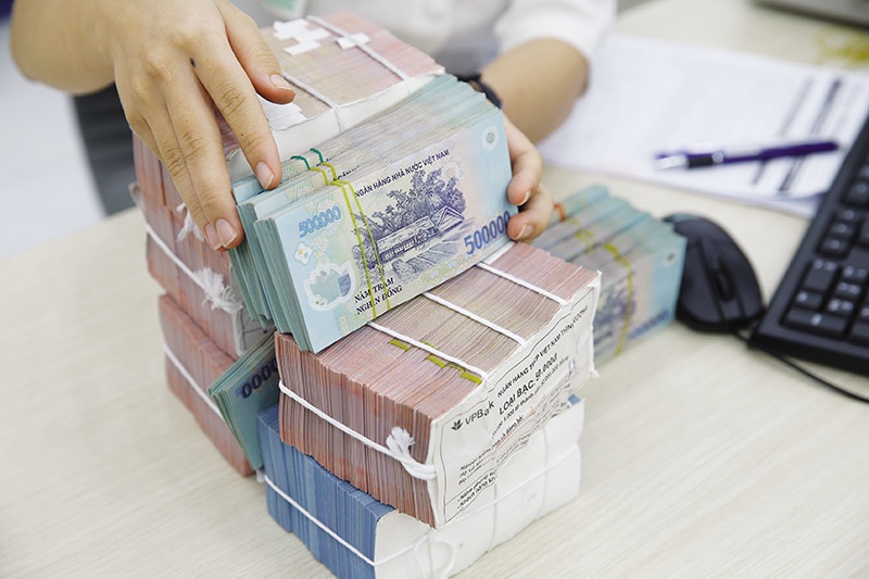 Điểm tin ngân hàng ngày 27/1: Nhiều ngân hàng đẩy lãi suất lên kịch trần