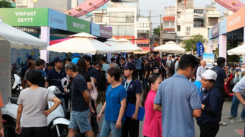 Sôi động ngày hội “đổi xăng lấy điện” của VinFast trên khắp 3 miền