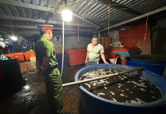 Nguồn "thủy tinh lỏng" ở đâu ra?