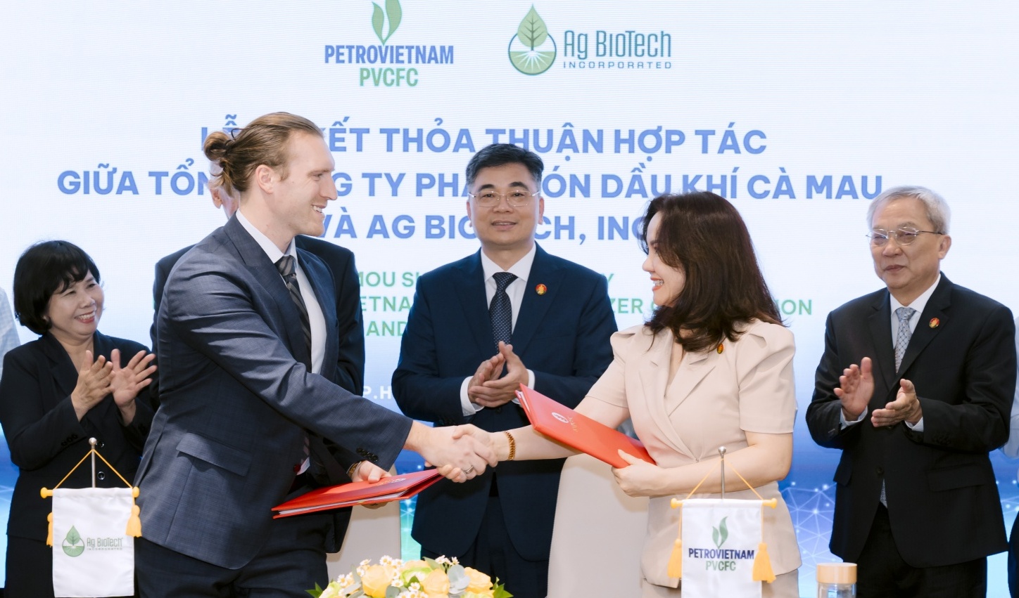 Phân bón Cà Mau và AG Biotech (Hoa Kỳ) ký kết hợp tác chiến lược về công nghệ sinh học