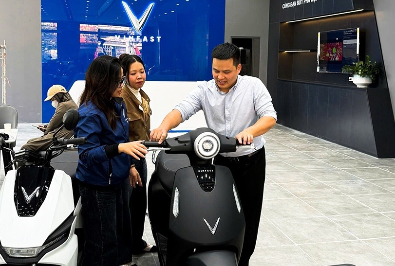 Doanh thu gần 100 tỷ đồng/năm, chủ chuỗi showroom tiết lộ lý do khách tin tưởng xe điện VinFast