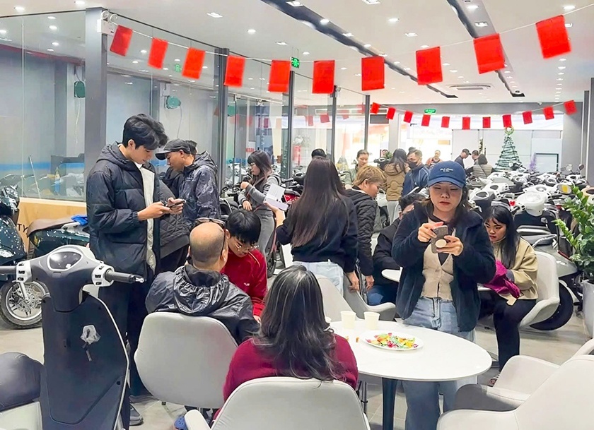 Doanh thu gần 100 tỷ đồng/năm, chủ chuỗi showroom tiết lộ lý do khách tin tưởng xe điện VinFast