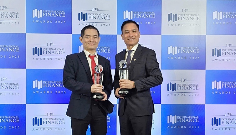 IFM vinh danh PVcomBank ở hai giải thưởng về công nghệ và trách nhiệm xã hội