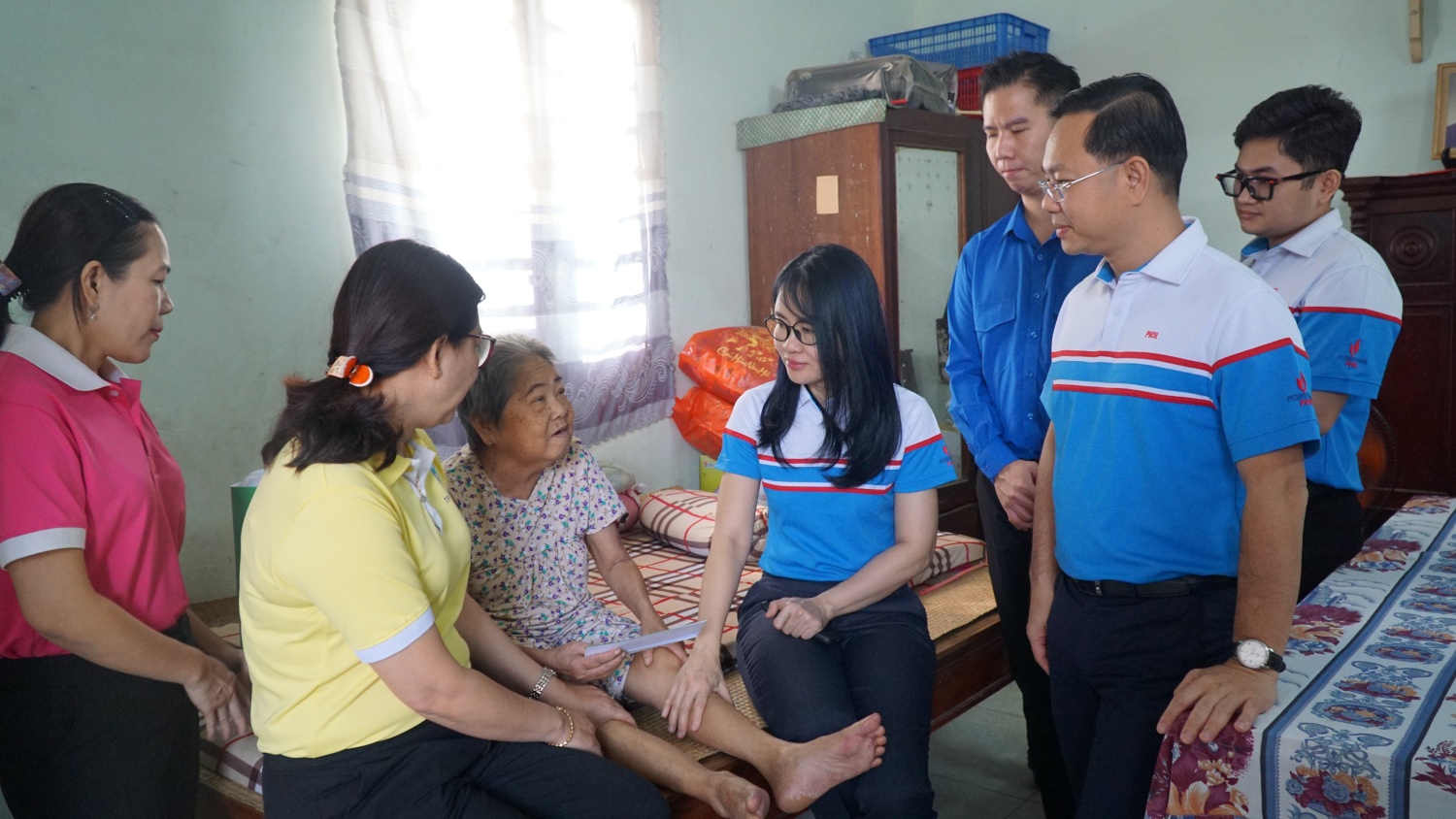 PVOIL thăm, chúc Tết Mẹ Đặng Thị Miếm, ấp Bầu Sim 2, xã Củ Chi, TP. Hồ Chí Minh