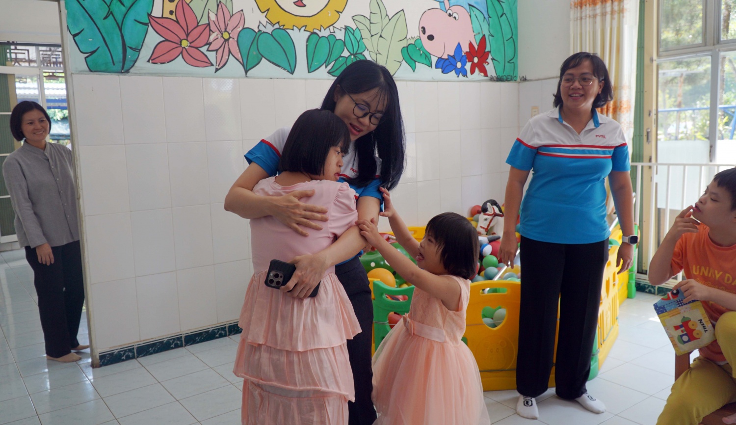 PVOIL mang Xuân ấm áp đến với các Mẹ Việt Nam Anh hùng và trẻ em khuyết tật tại TP. Hồ Chí Minh