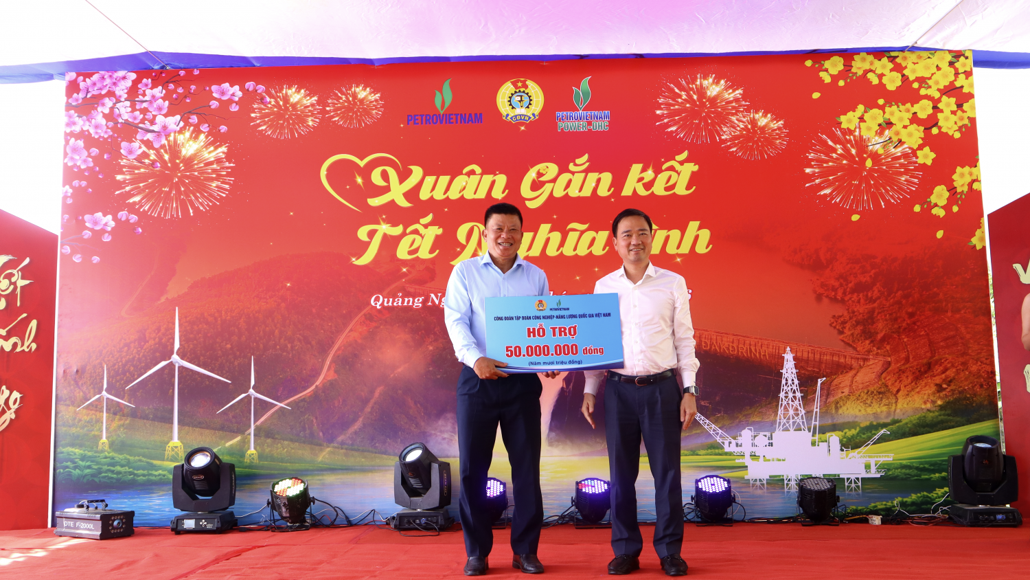 “Xuân Gắn kết - Tết Nghĩa tình” đầy ấm áp tại thủy điện Đakđrinh