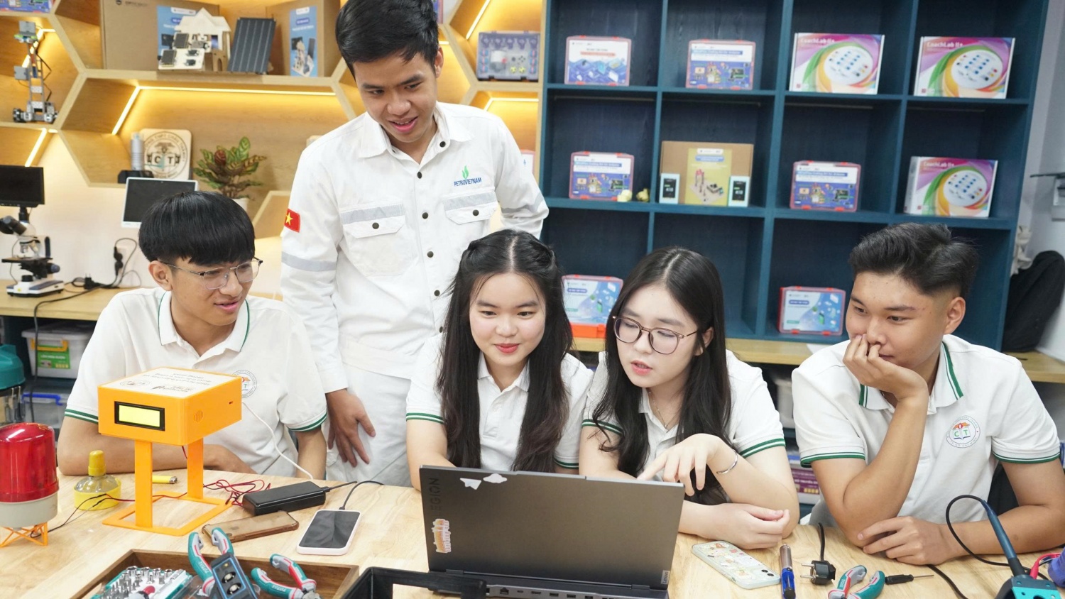 [Chùm ảnh] Mạch nguồn tri thức - STEM Innovation Petrovietnam