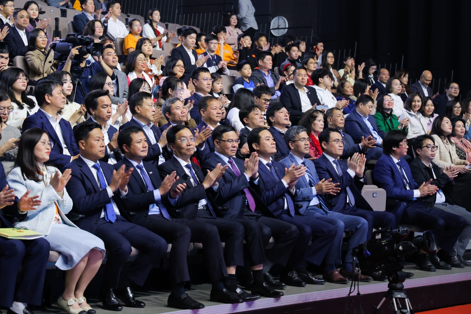 Một chương trình đầy cảm xúc, một hành trình đầy hứng khởi Một chương trình đầy cảm xúc, một hành trình đầy hứng khởi