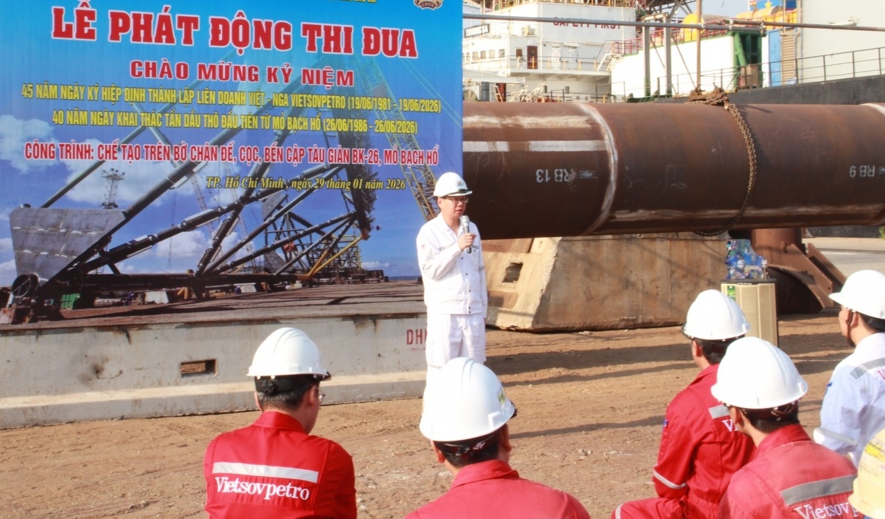 Vietsovpetro: Công đoàn Xí nghiệp Xây lắp phát động thi đua hoàn thành công trình BK26