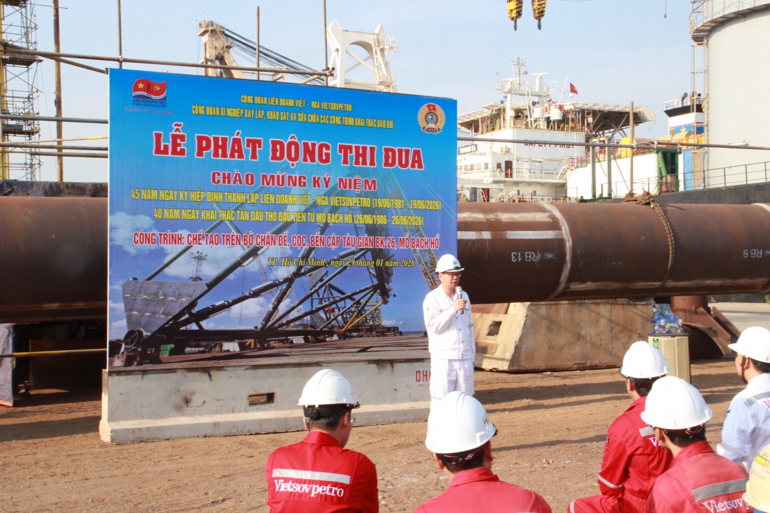 Vietsovpetro: Công đoàn Xí nghiệp Xây lắp phát động thi đua hoàn thành công trình BK26 Vietsovpetro: Công đoàn Xí nghiệp Xây lắp phát động thi đua hoàn thành công trình BK26