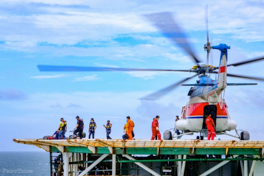 Cử tri Vietsovpetro được tổ chức bầu cử sớm trên các giàn khoan