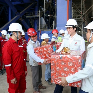 Công đoàn Petrovietnam thăm, động viên người lao động trên công trường dự án NMNĐ Long Phú 1