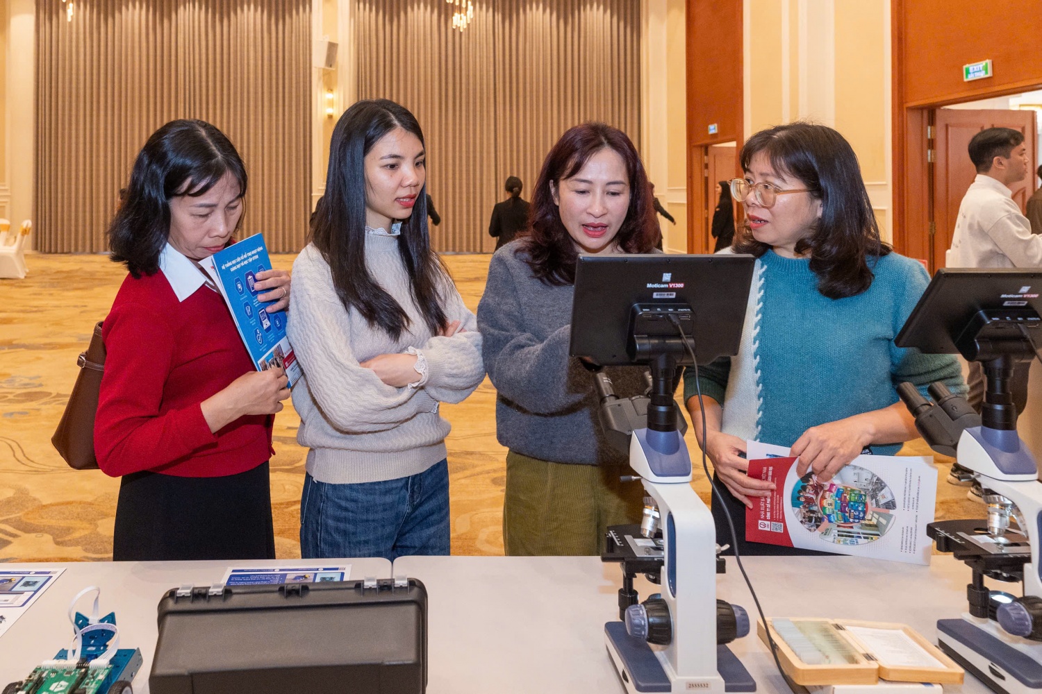 Petrovietnam tập huấn giáo dục STEM cho giáo viên khu vực trung du và miền núi phía Bắc Petrovietnam tập huấn giáo dục STEM cho giáo viên khu vực trung du và miền núi phía Bắc