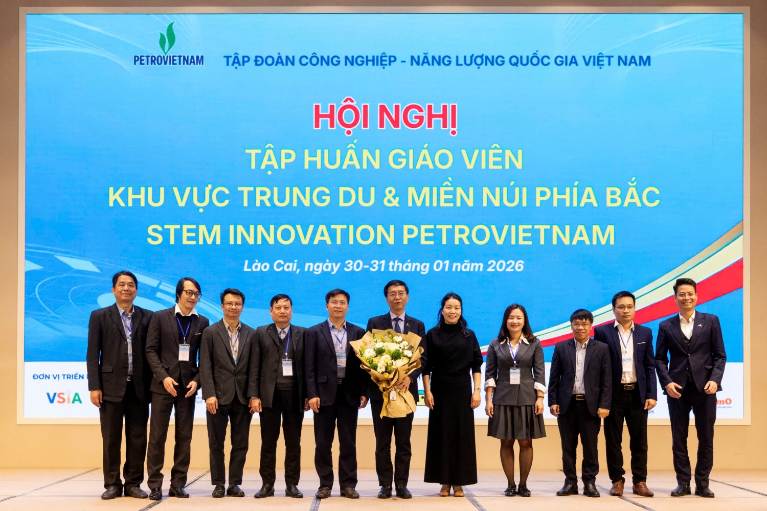 Petrovietnam tập huấn giáo dục STEM cho giáo viên khu vực trung du và miền núi phía Bắc Petrovietnam tập huấn giáo dục STEM cho giáo viên khu vực trung du và miền núi phía Bắc
