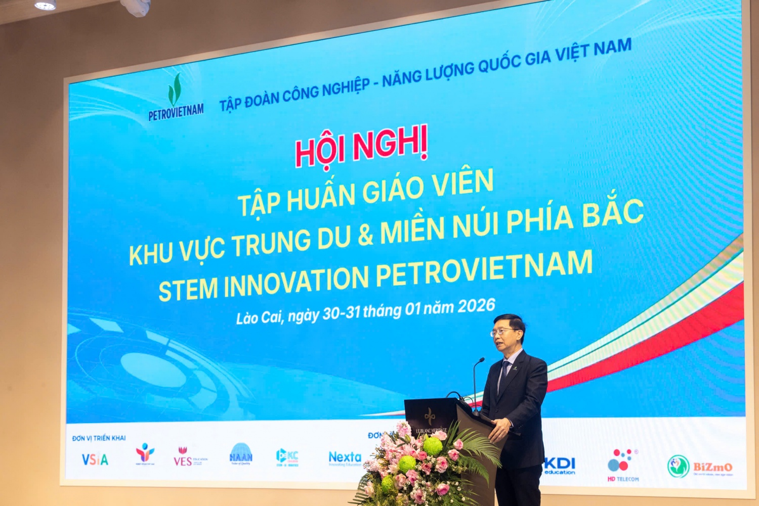 Petrovietnam tập huấn giáo dục STEM cho giáo viên khu vực trung du và miền núi phía Bắc Petrovietnam tập huấn giáo dục STEM cho giáo viên khu vực trung du và miền núi phía Bắc