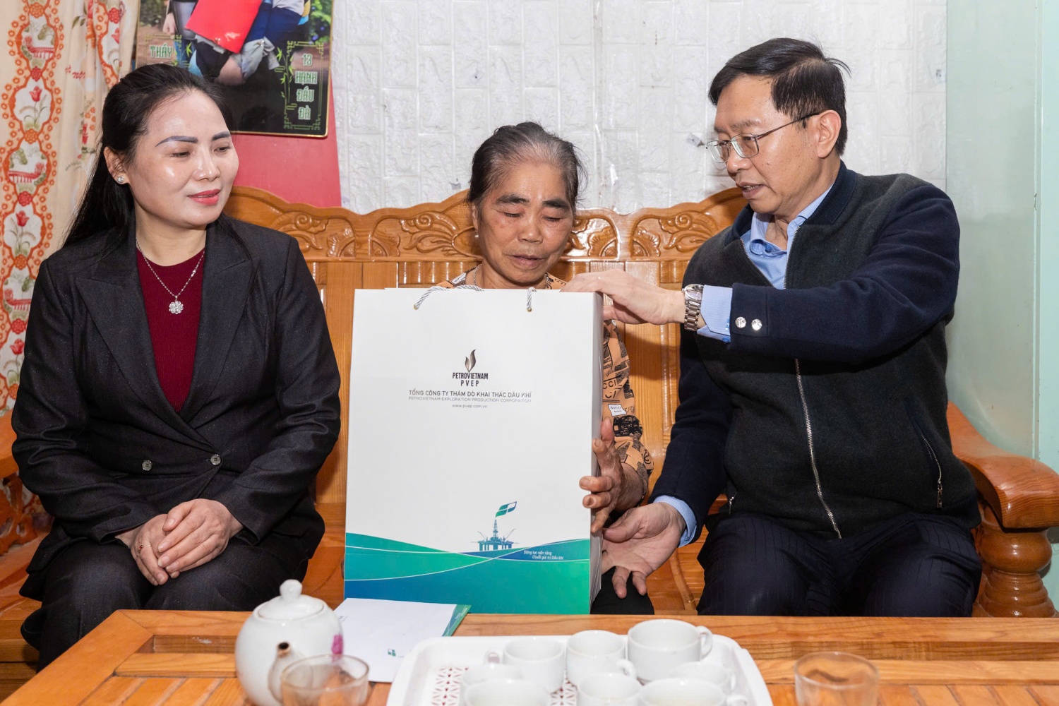 Petrovietnam đưa Tết đến với bà con Tuyên Quang