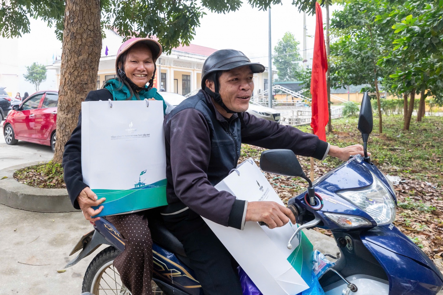 Petrovietnam đưa Tết đến với bà con Tuyên Quang