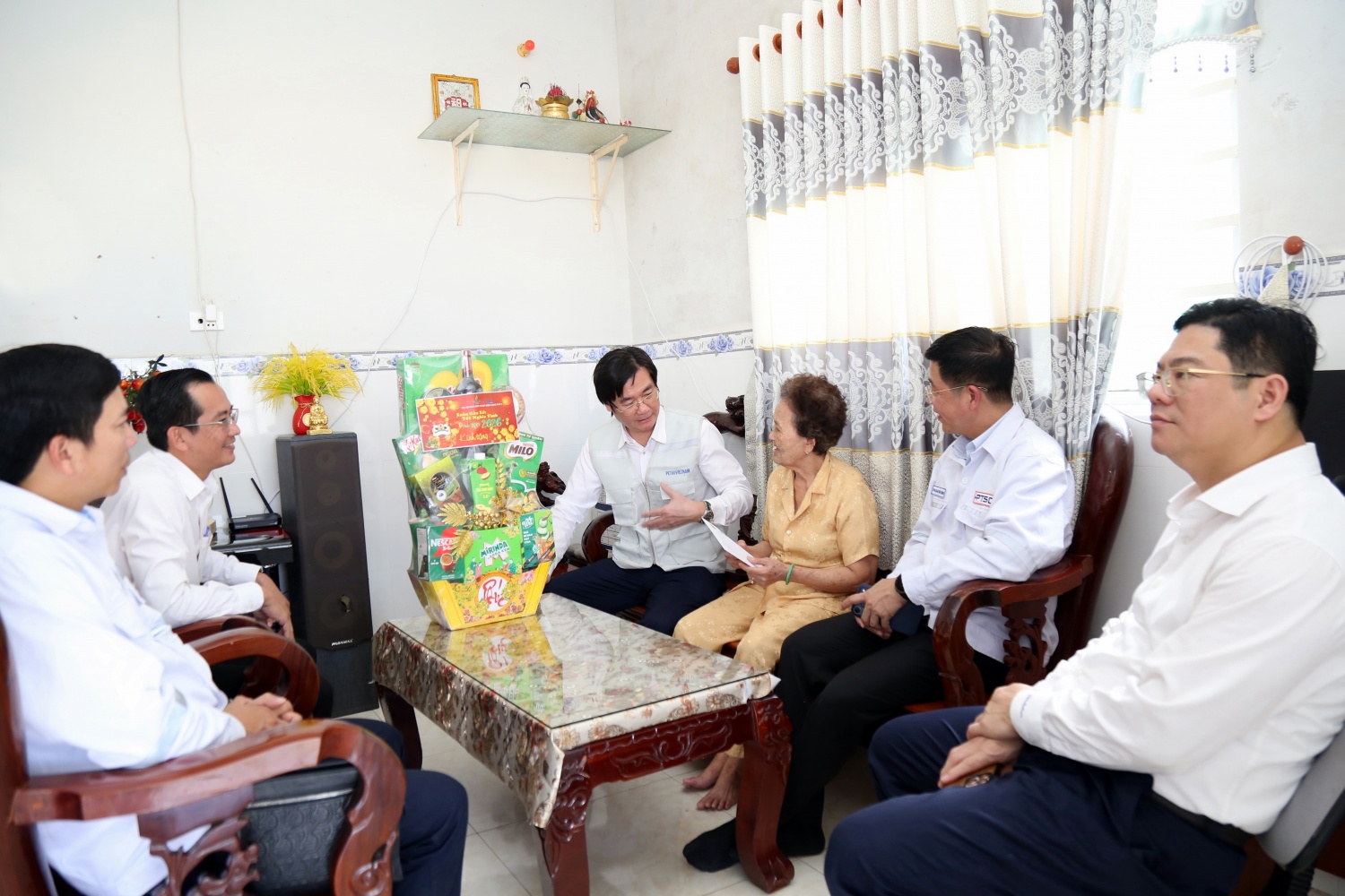 Công đoàn Petrovietnam thăm hỏi và tri ân gia đình người có công tại Cần Thơ Công đoàn Petrovietnam thăm hỏi và tri ân gia đình người có công tại Cần Thơ