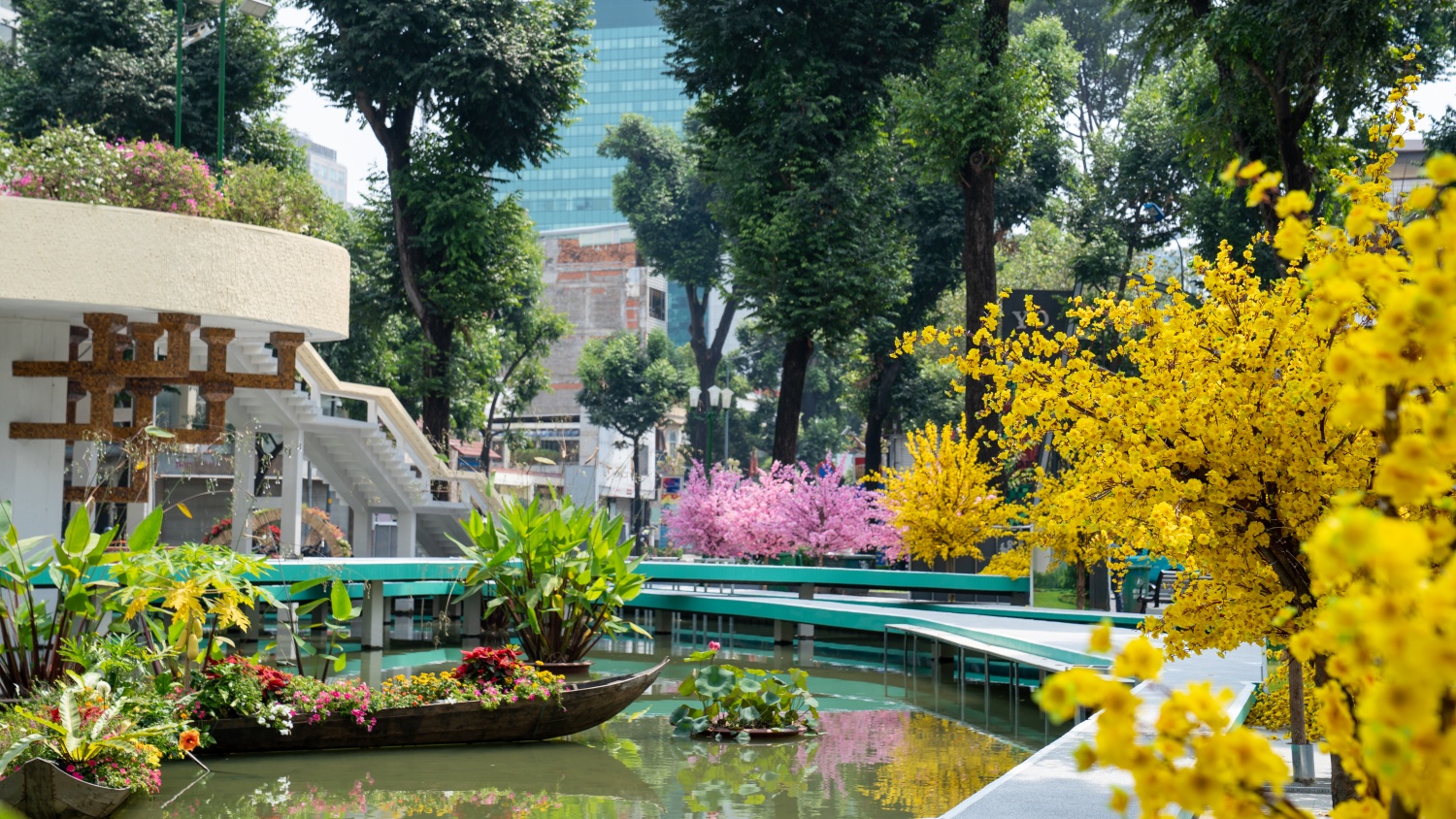 [Chùm ảnh] Nhiều công trình tại TP HCM thay 