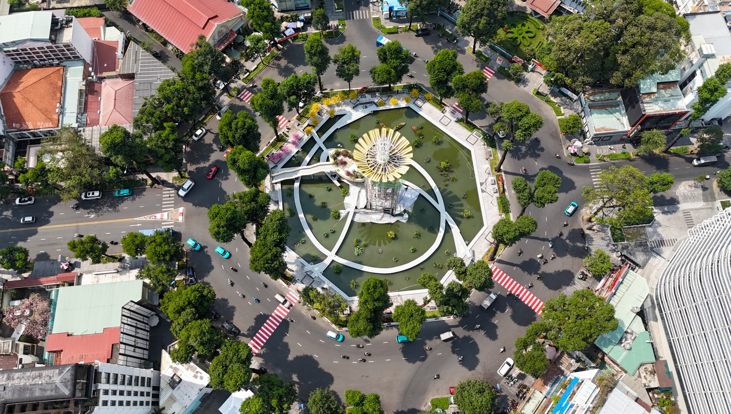 [Chùm ảnh] Nhiều công trình tại TP HCM thay 