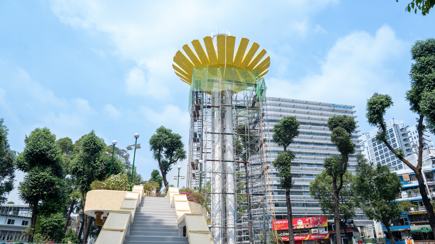 [Chùm ảnh] Nhiều công trình tại TP HCM thay 