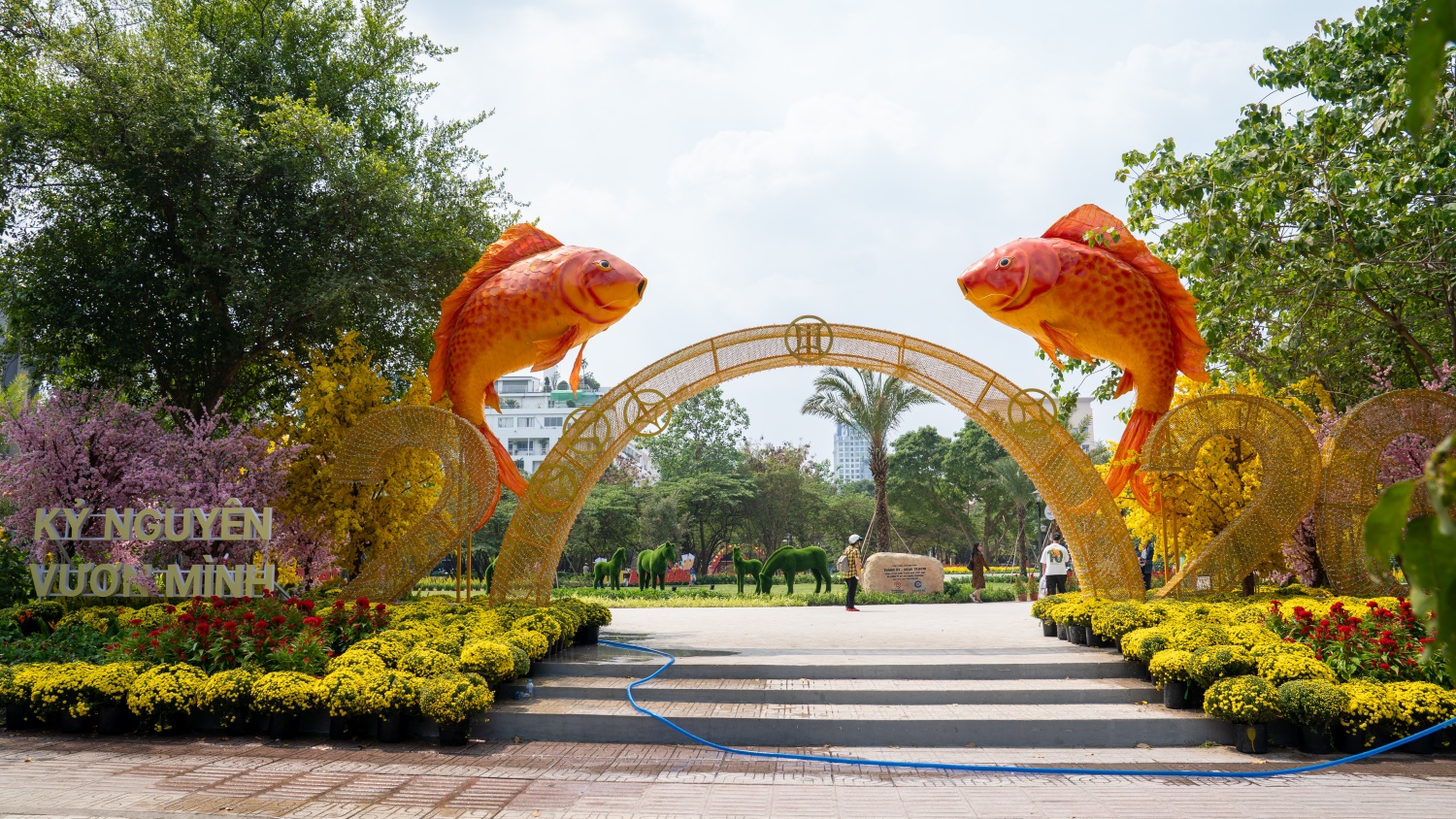 [Chùm ảnh] Nhiều công trình tại TP HCM thay 