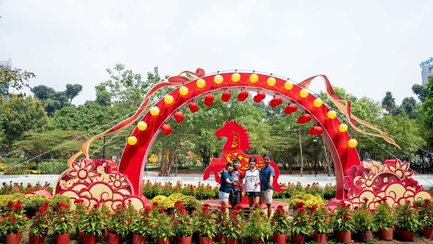 [Chùm ảnh] Nhiều công trình tại TP HCM thay 