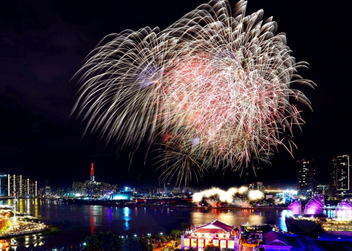 TP HCM bắn pháo hoa tại 17 điểm dịp Tết Nguyên đán Bính Ngọ