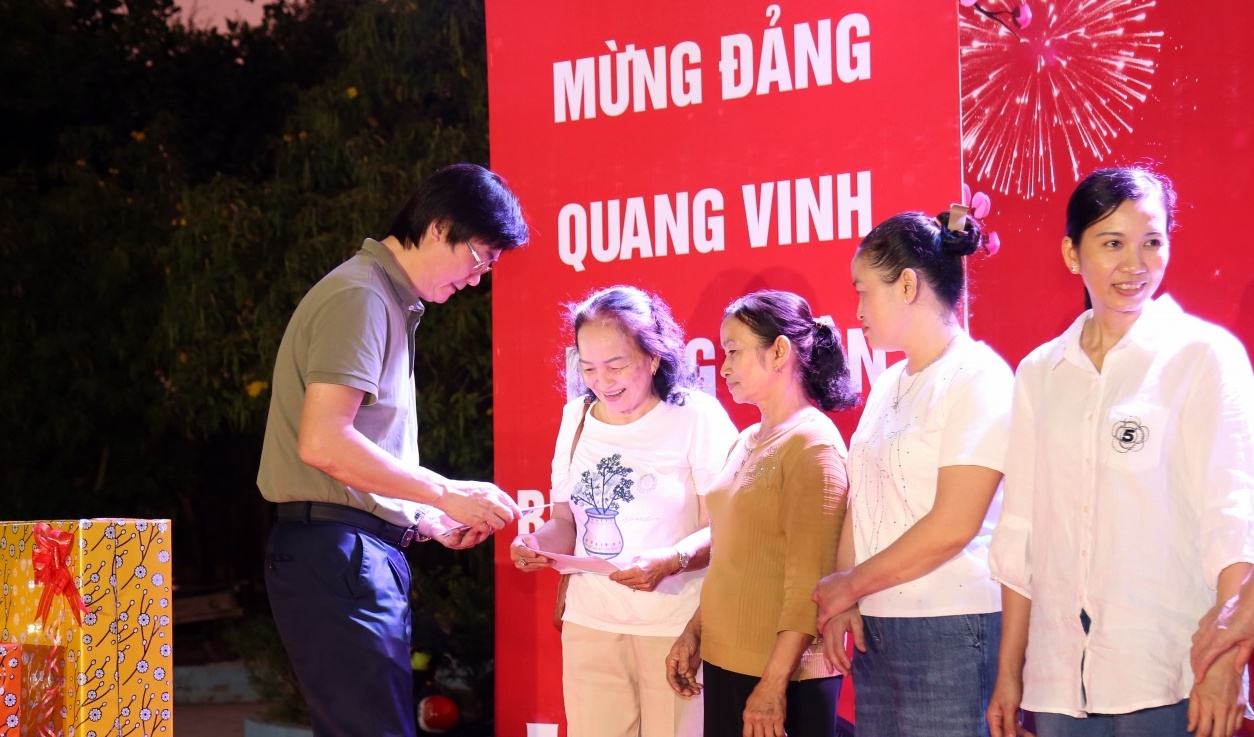 Ban QLDA Long Phú 1 tổ chức chương trình "Petrovietnam: Xuân Gắn kết - Tết Nghĩa tình" trên công trường dự án