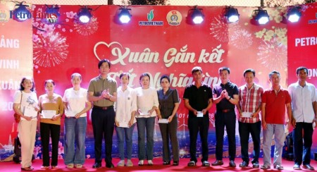 [VIDEO] Ấm áp chương trình “Petrovietnam: Xuân gắn kết - Tết nghĩa tình” trên công trường Long Phú 1