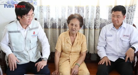 [VIDEO] Công đoàn Petrovietnam chăm lo Tết cho gia đình người có công tại Cần Thơ