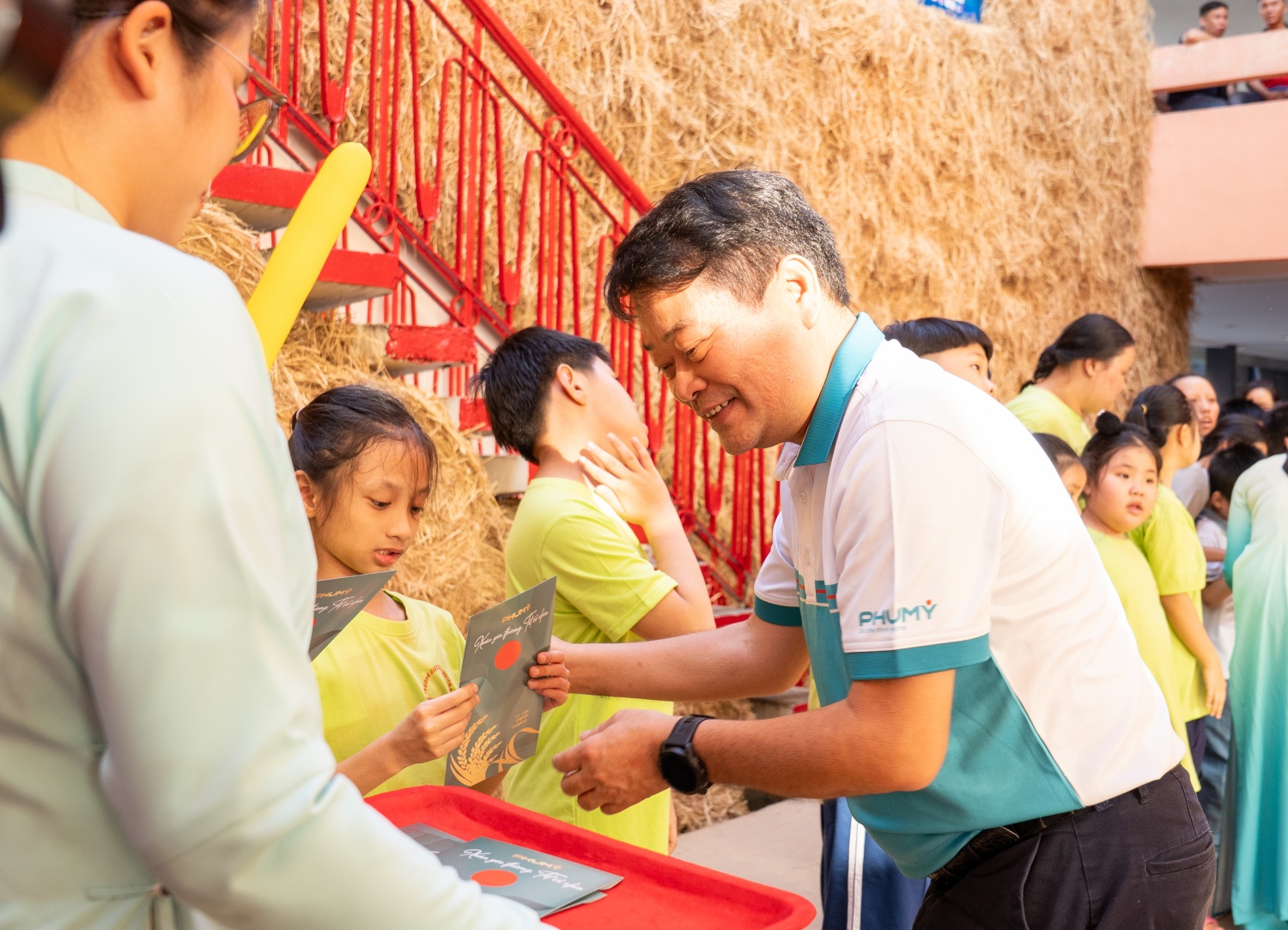 PVFCCo – Phú Mỹ chăm lo Tết cho 200 thiếu nhi khó khăn tại Lễ hội Tết Việt