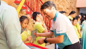 PVFCCo - Phú Mỹ tặng quà cho các thiếu nhi có hoàn cảnh khó khăn tại TP HCM